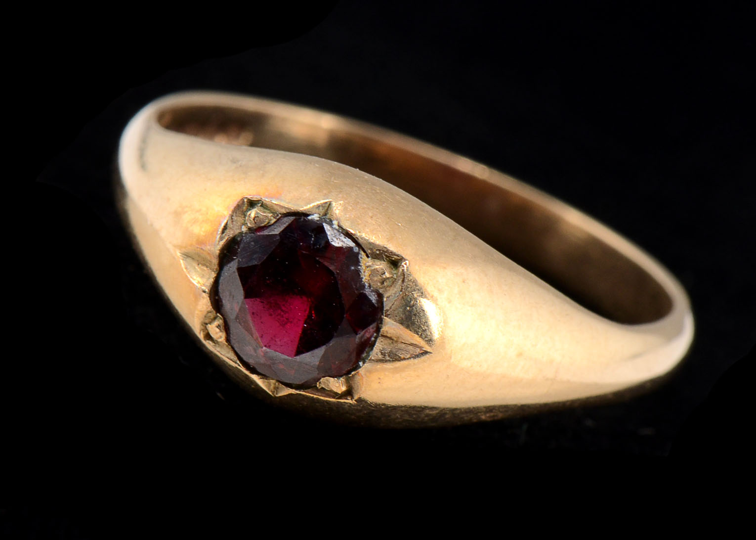 Charles Lyster & Son 9K Yellow Gold and Garnet Ring