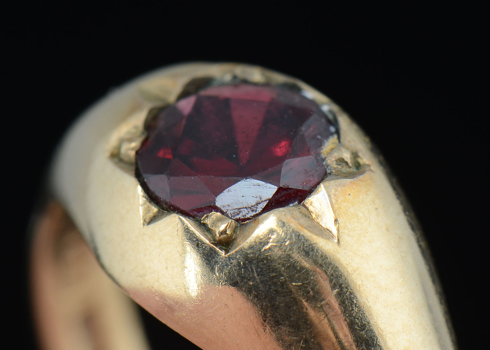 Charles Lyster & Son 9K Yellow Gold and Garnet Ring