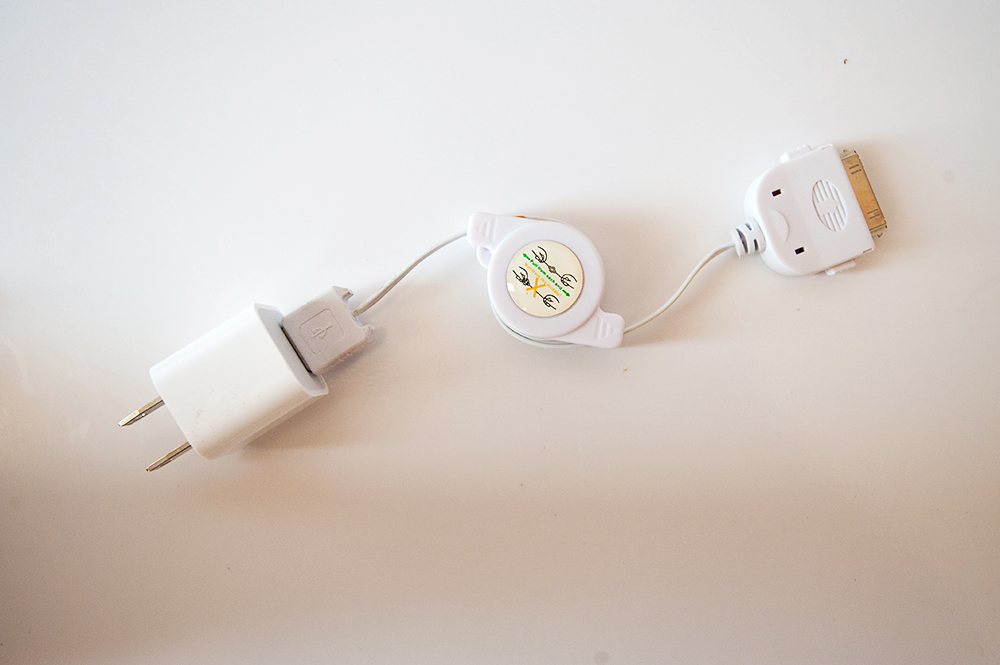 Apple iPad 2 WiFi & 3G with Brookstone Leather Case