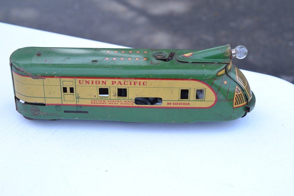 Mid 1930s Vintage Marx Streamliner Train Pieces
