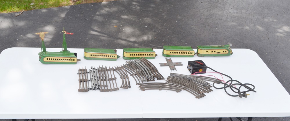 Mid 1930s Vintage Marx Streamliner Train Pieces