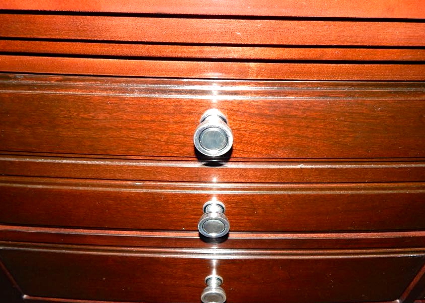 Broyhill Affinity Tripple Dresser