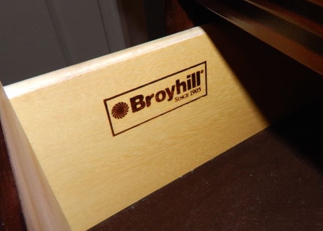 Broyhill Affinity Tripple Dresser