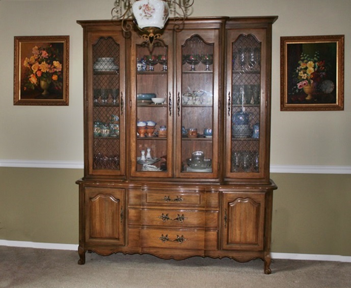 Thomasville China Cabinet