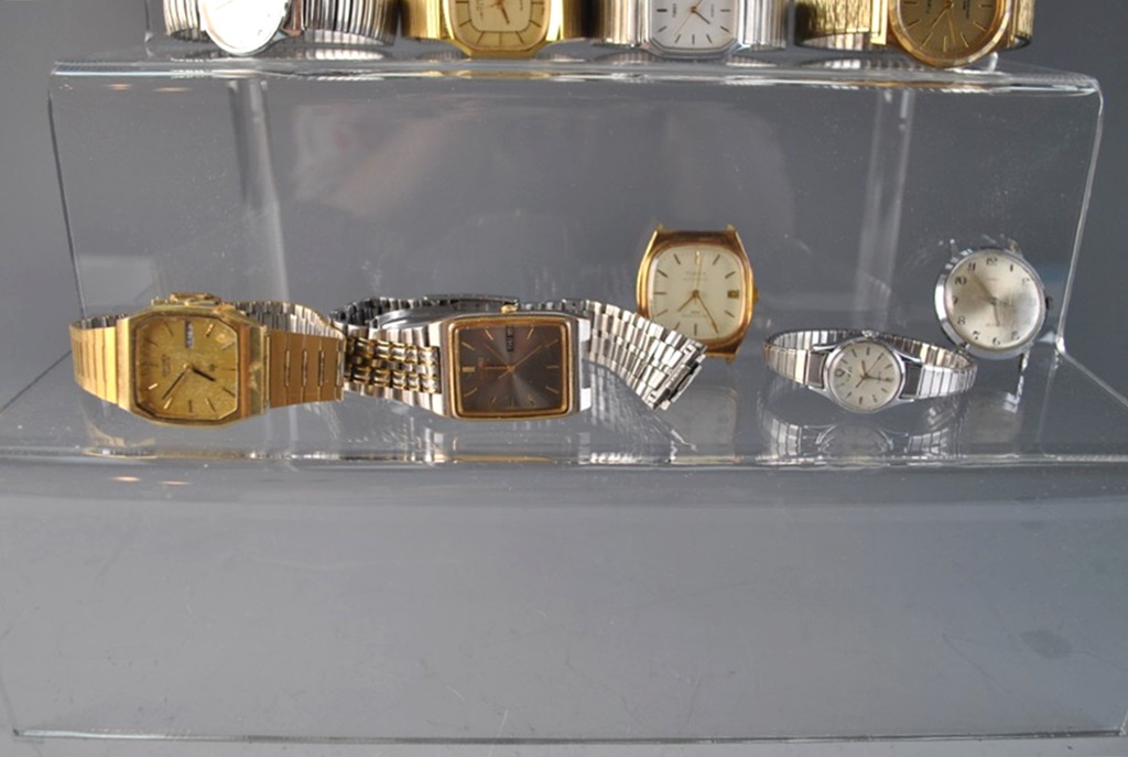 Dozen of Men's and Women's Vintage Watches