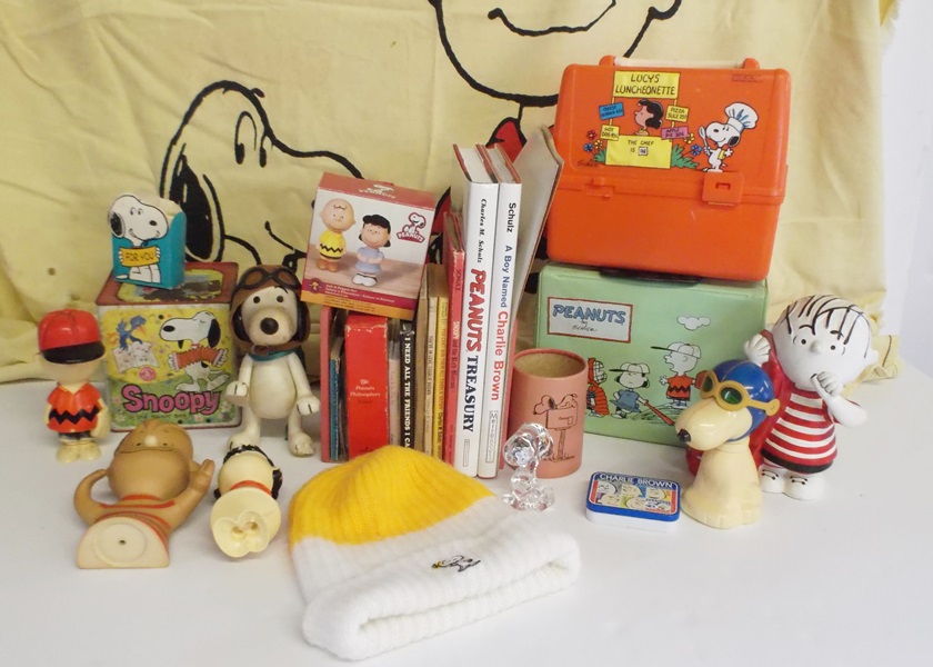 Assortment of Vintage Peanut Character Collector Items