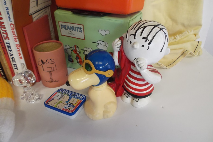 Assortment of Vintage Peanut Character Collector Items
