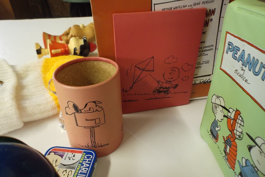 Assortment of Vintage Peanut Character Collector Items