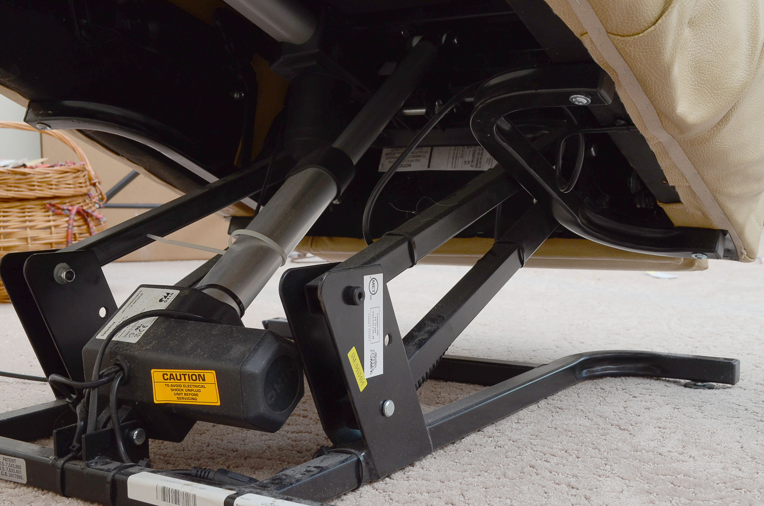 Ultra Comfort America Electronic Lift Chair