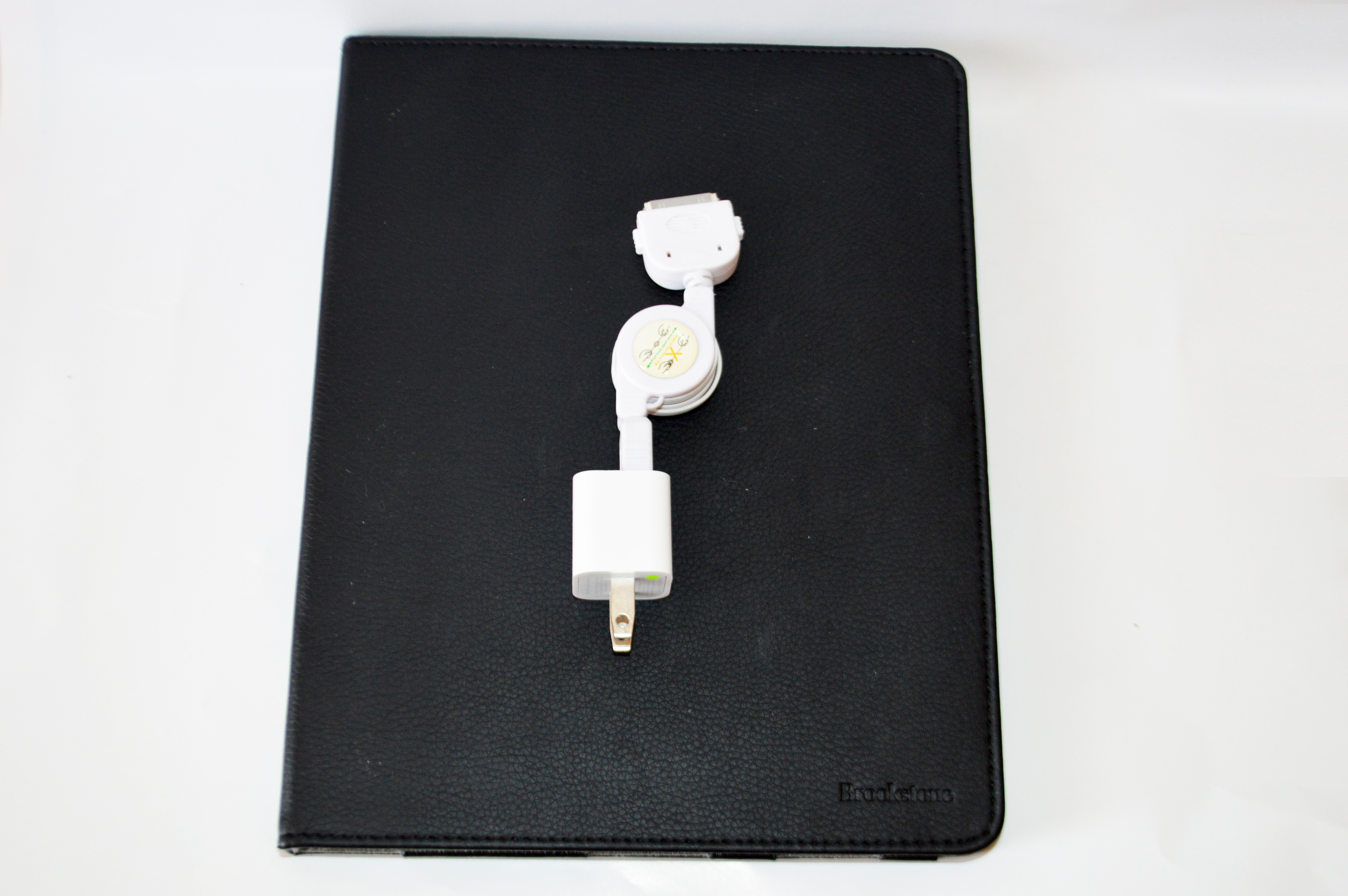 Apple iPad 2 WiFi & 3G with Brookstone Leather Case