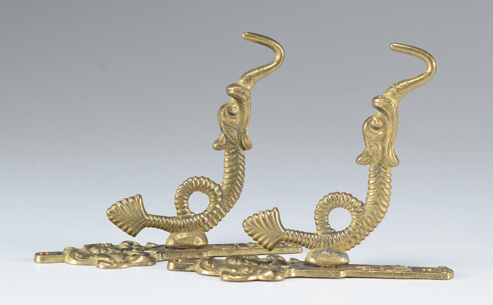 Linden Shelf Clock and Small Decor Items