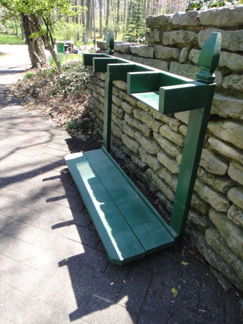 Wooden Stand for Golf Clubs