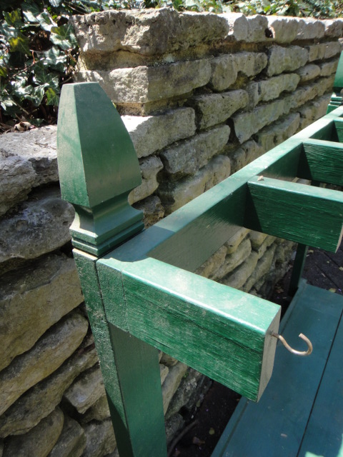 Wooden Stand for Golf Clubs