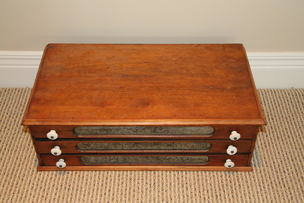 Solid Wood Knife Storage Chest