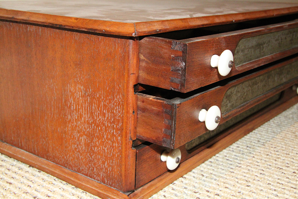 Solid Wood Knife Storage Chest