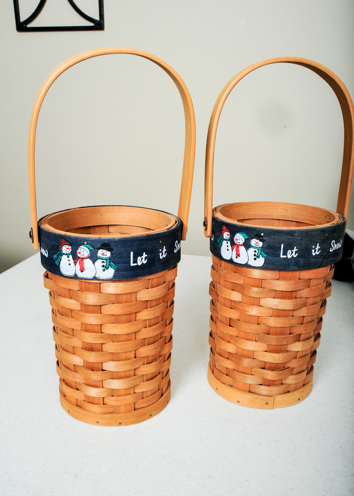 Christmas-Themed Items and Decorative Pieces