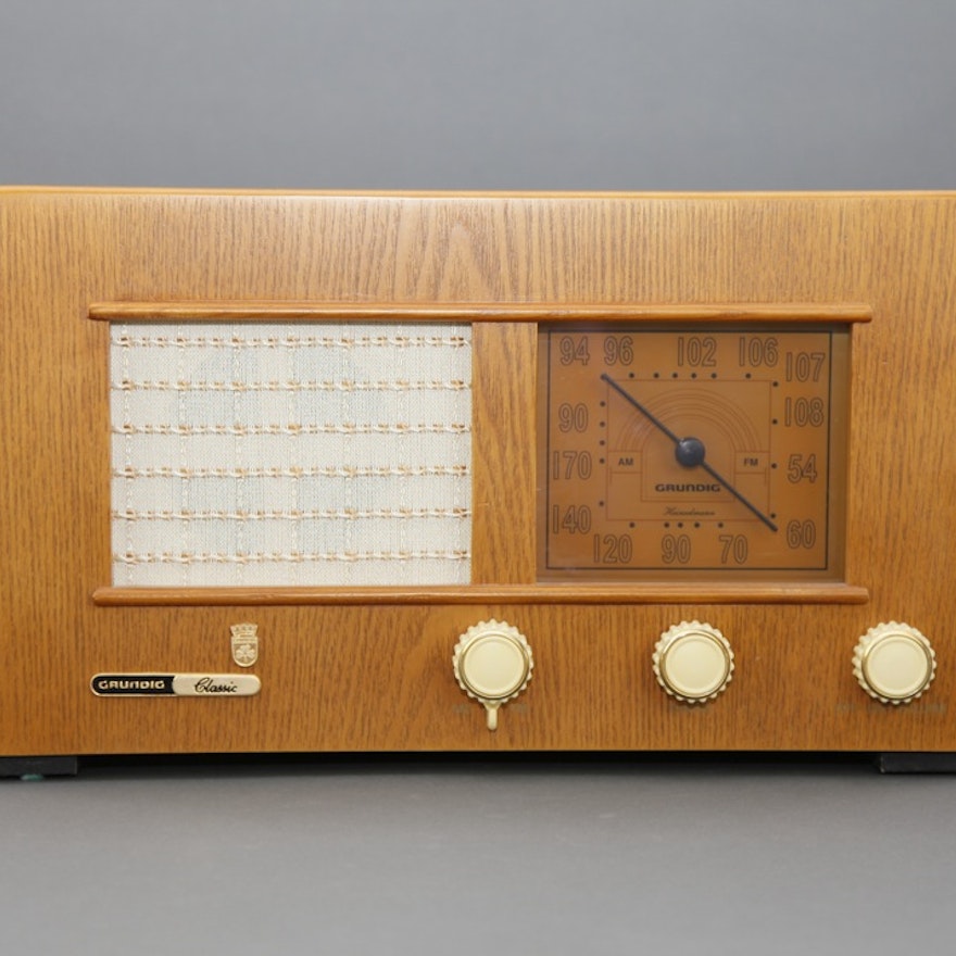 Grundig AM/FM Vintage Clock Radio