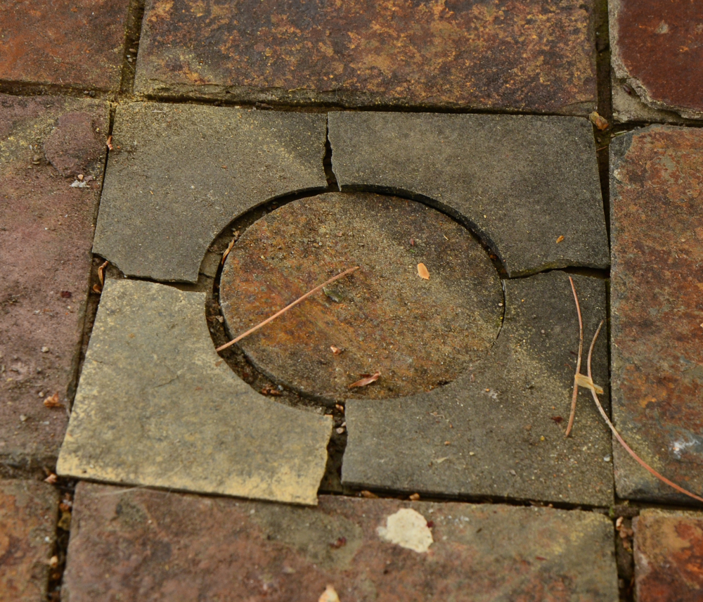 Elbertex Outdoor Dining Table and Chairs