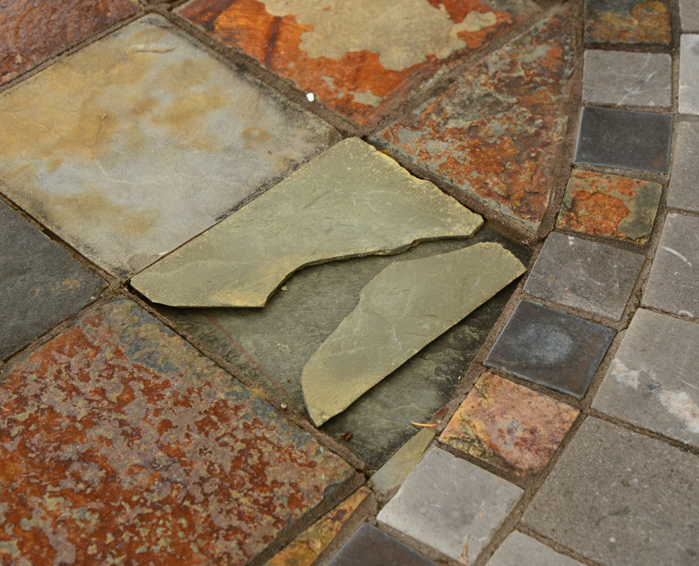 Elbertex Outdoor Dining Table and Chairs