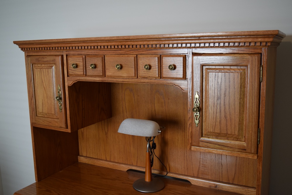 Golden Oak Computer Desk/Hutch with Desk Lamp
