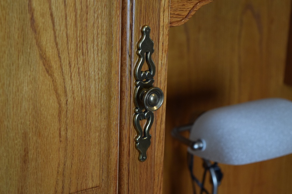 Golden Oak Computer Desk/Hutch with Desk Lamp