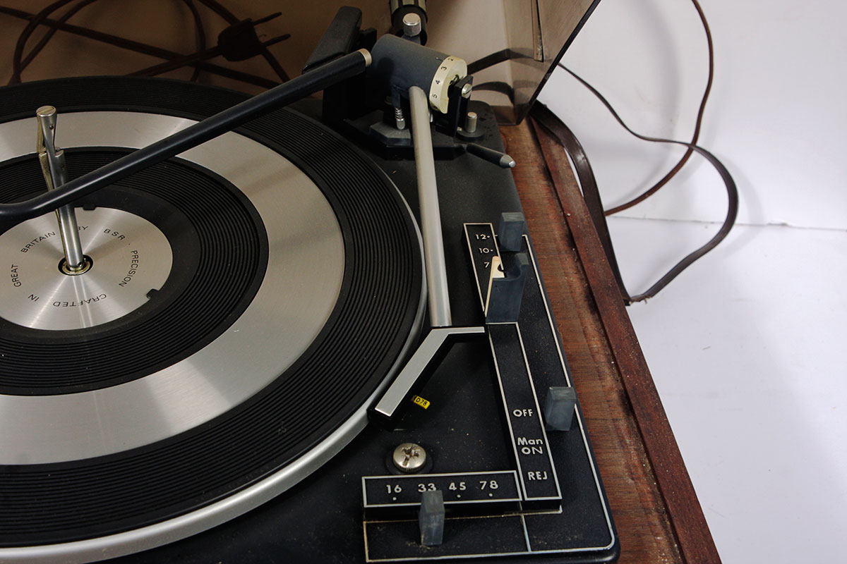 ADG Sophisticate Turntable with Vinyl Records
