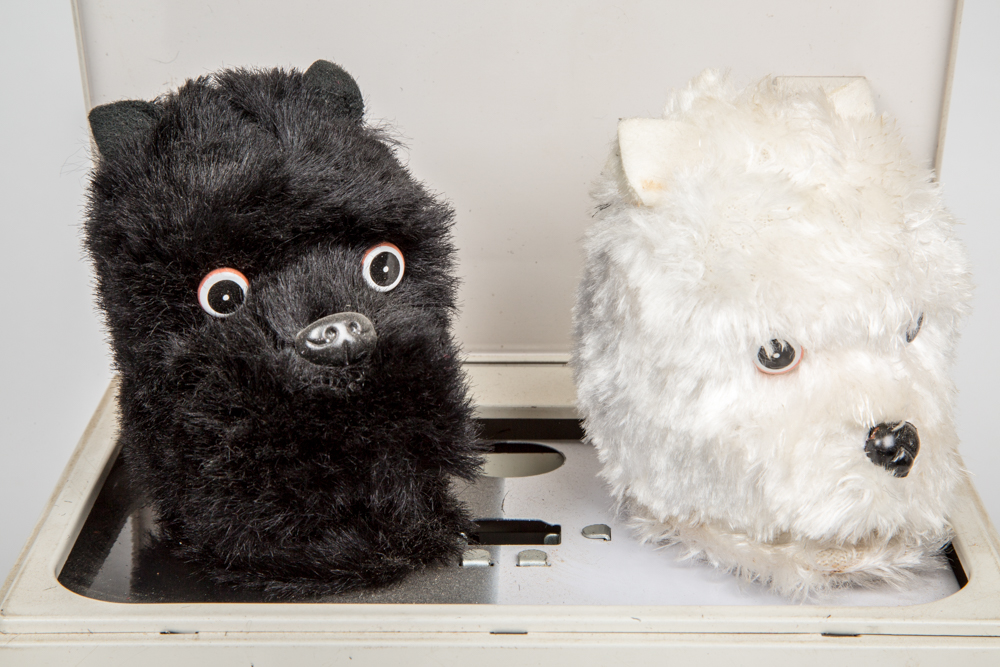 Black & White Scotch Whisky "Moving Scotties In-the-Carton"