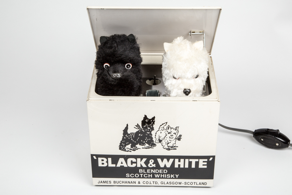 Black & White Scotch Whisky "Moving Scotties In-the-Carton"