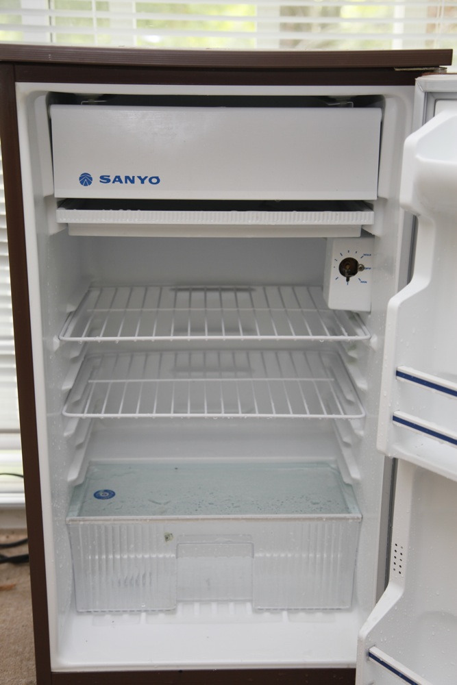 Compact Sanyo Refrigerator