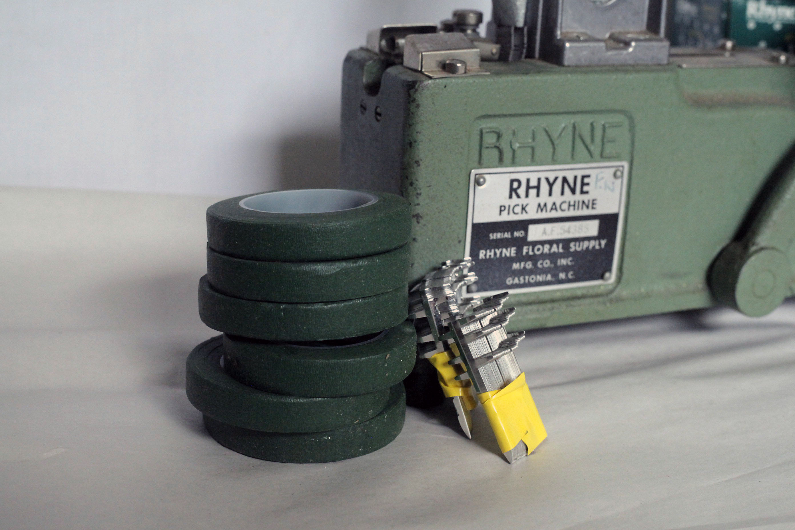 Rhyne Floral Pick Machine