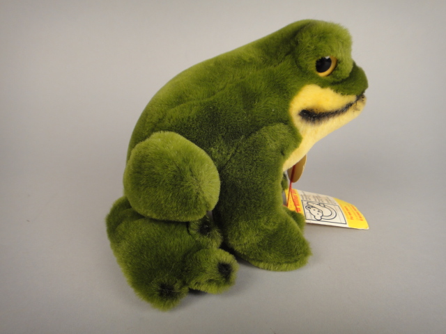 Steiff Frog Named "Cosy Froggy" #5384/16
