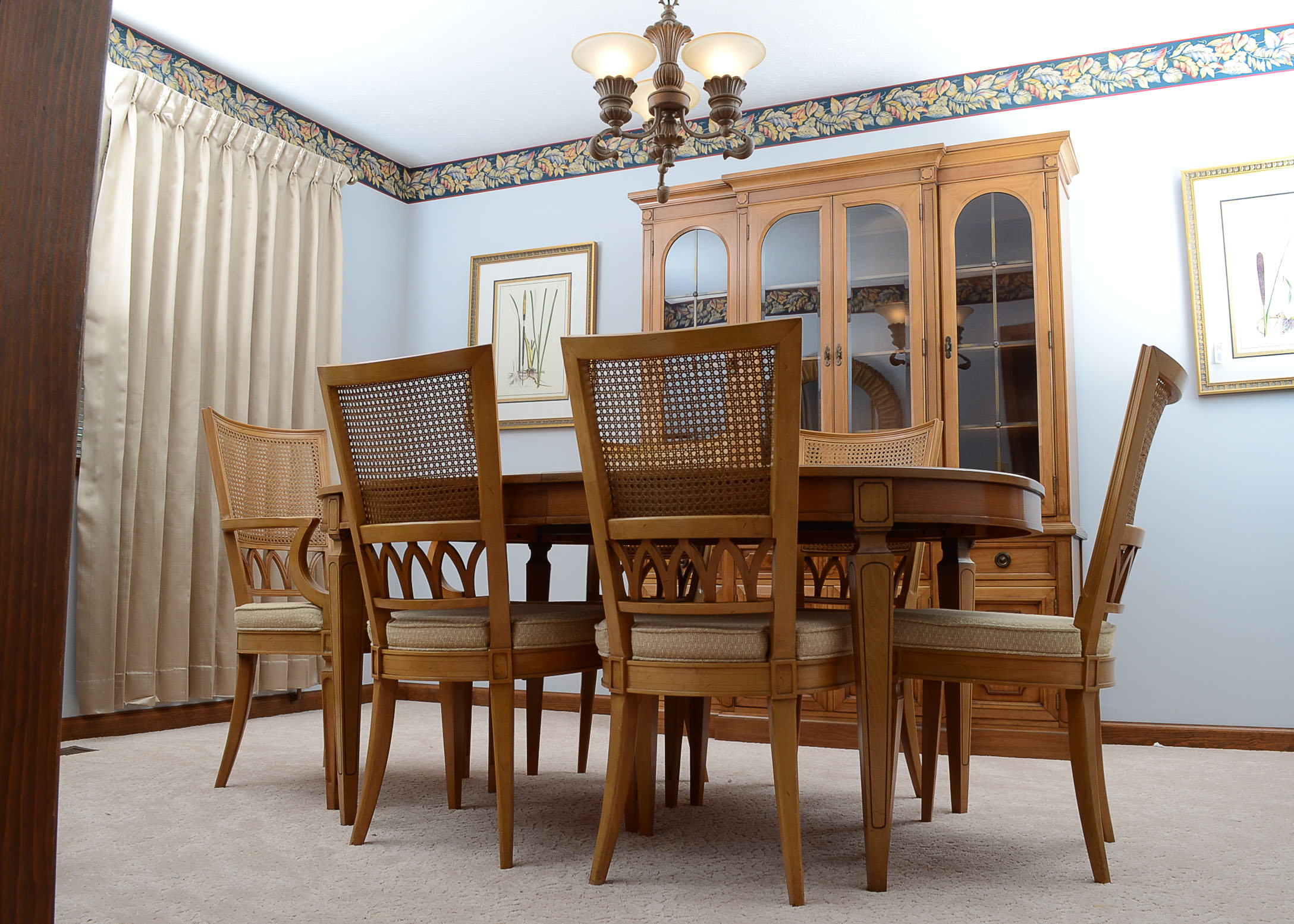 Thomasville Dining Table and Six Chairs