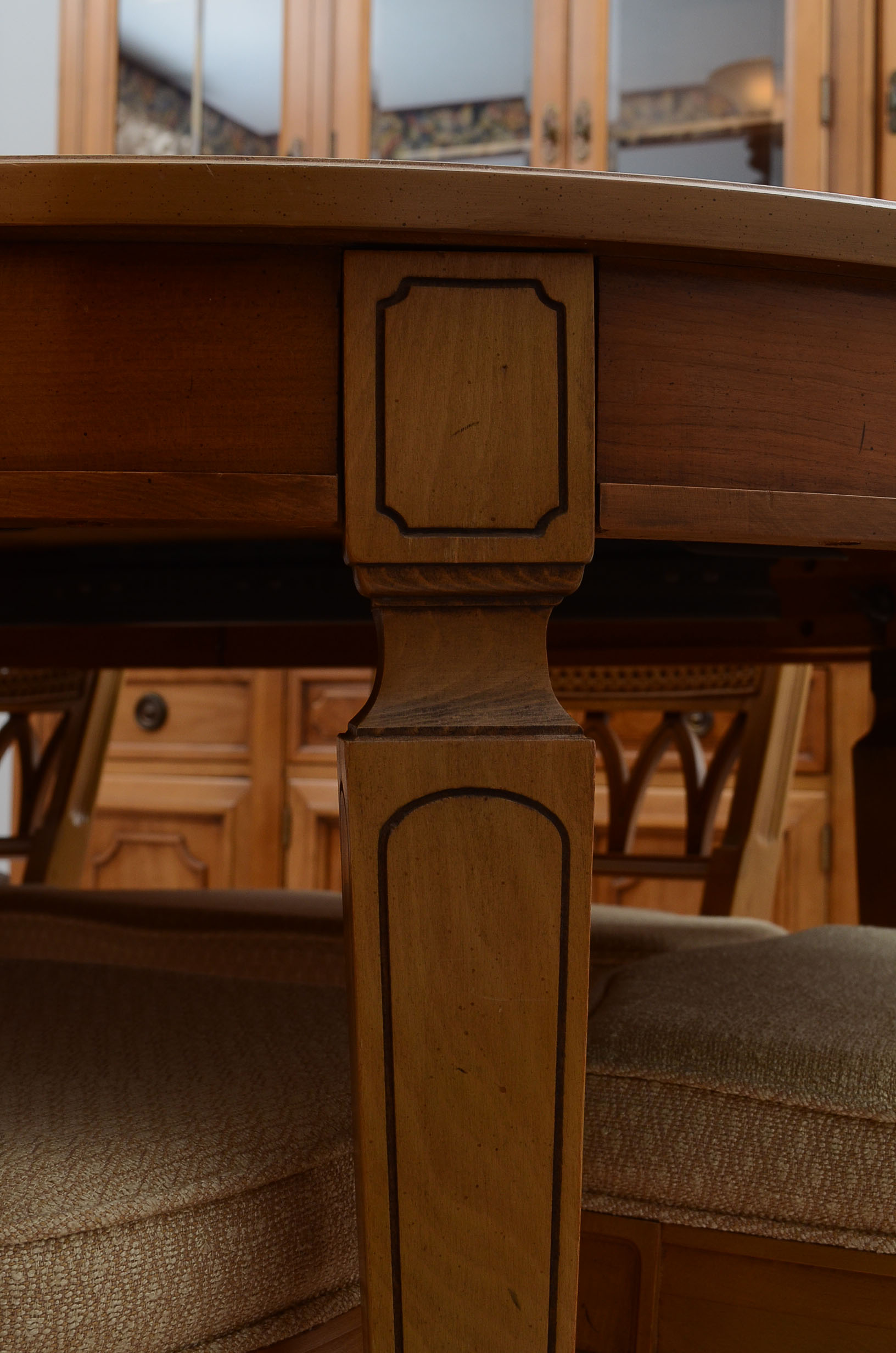 Thomasville Dining Table and Six Chairs