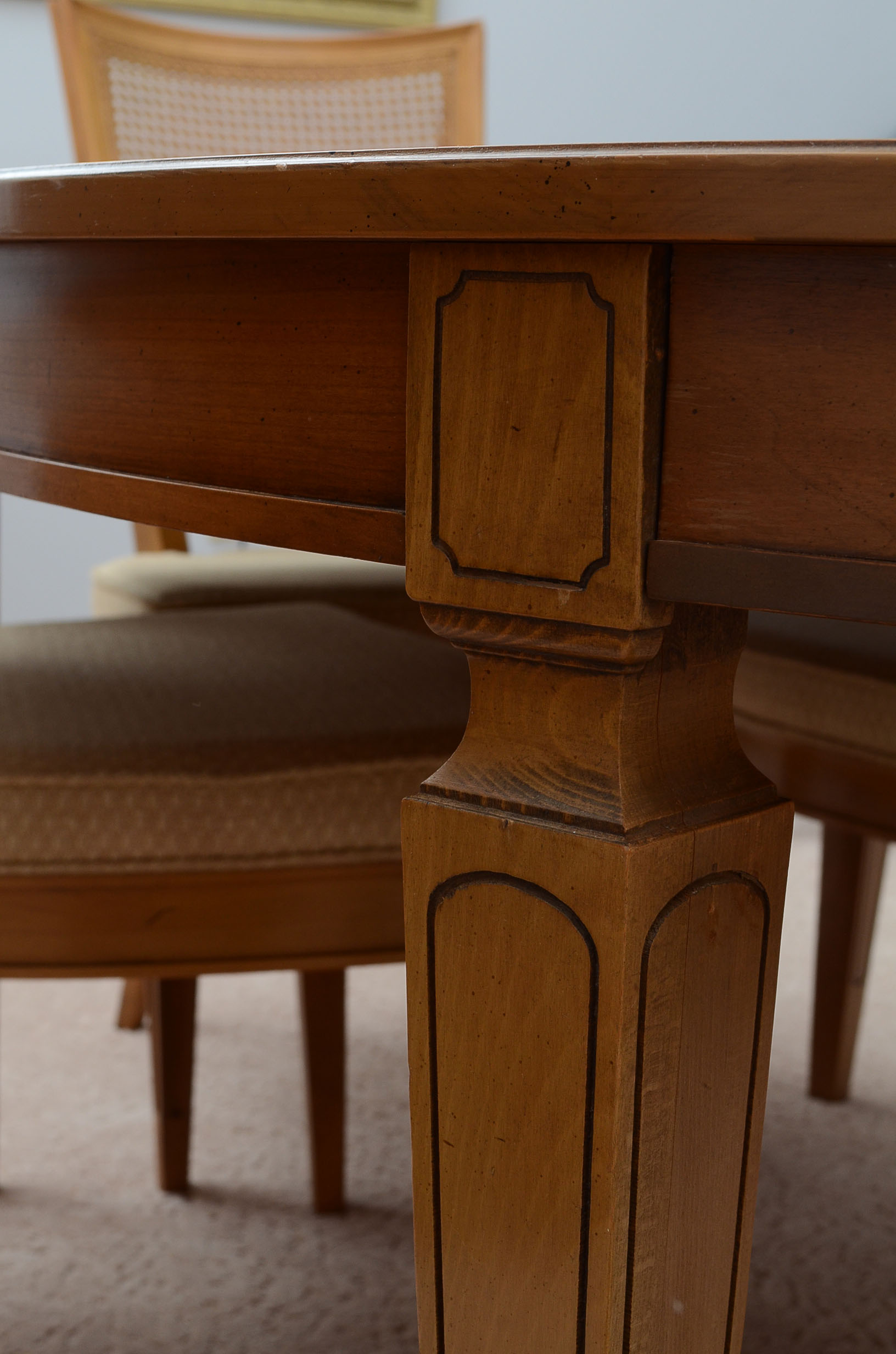 Thomasville Dining Table and Six Chairs