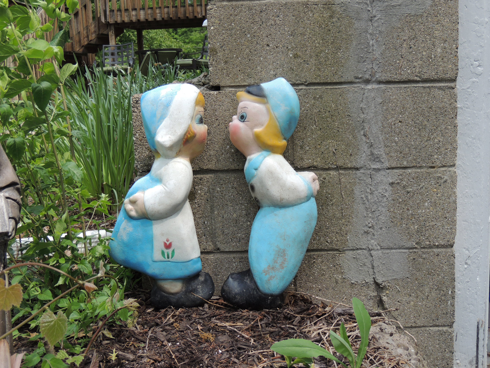 Dutch Kissing Boy and Girl Cement Lawn Ornaments