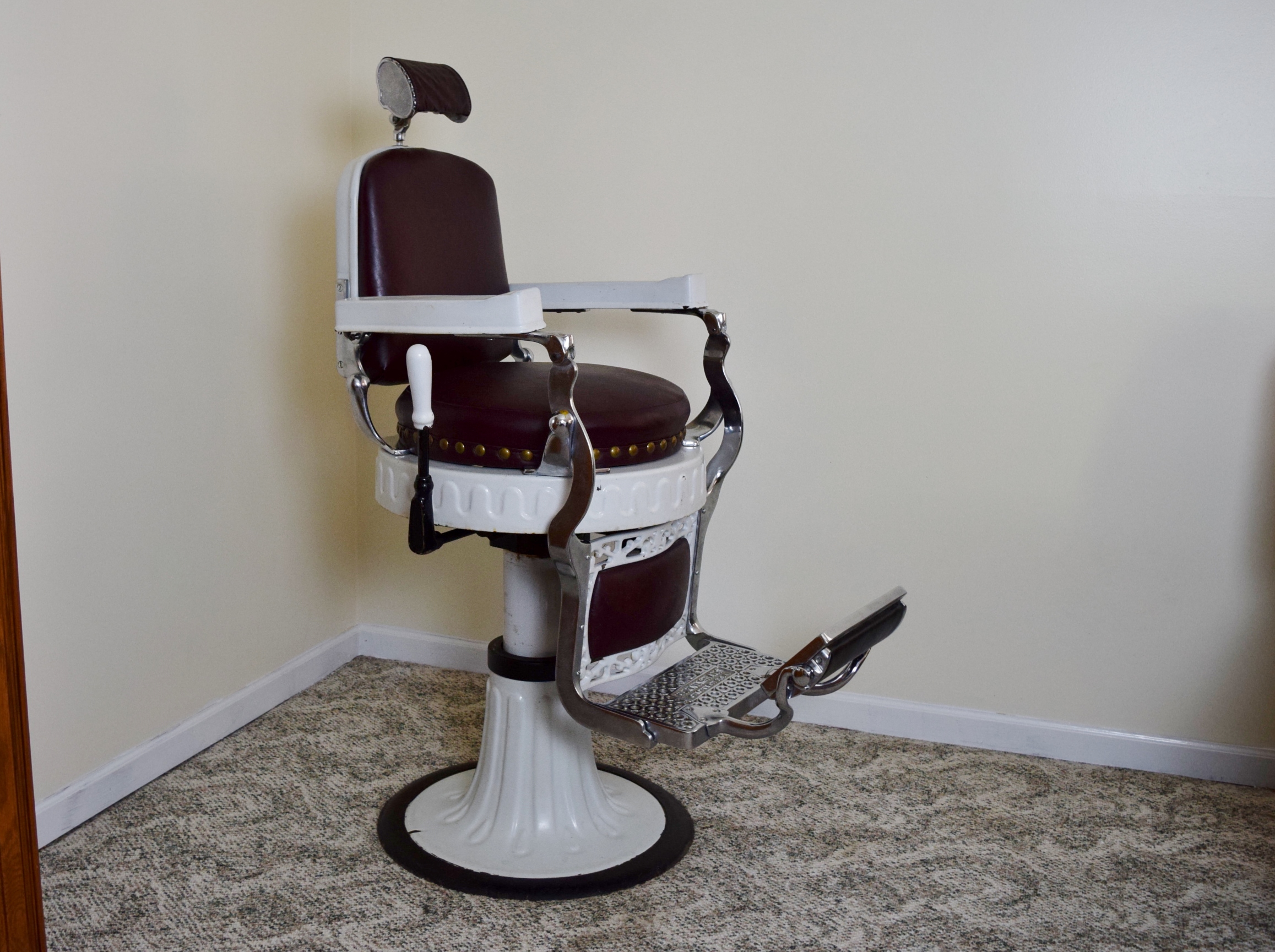 Antique Eugene Berninghaus "Hercules"  Barber Chair