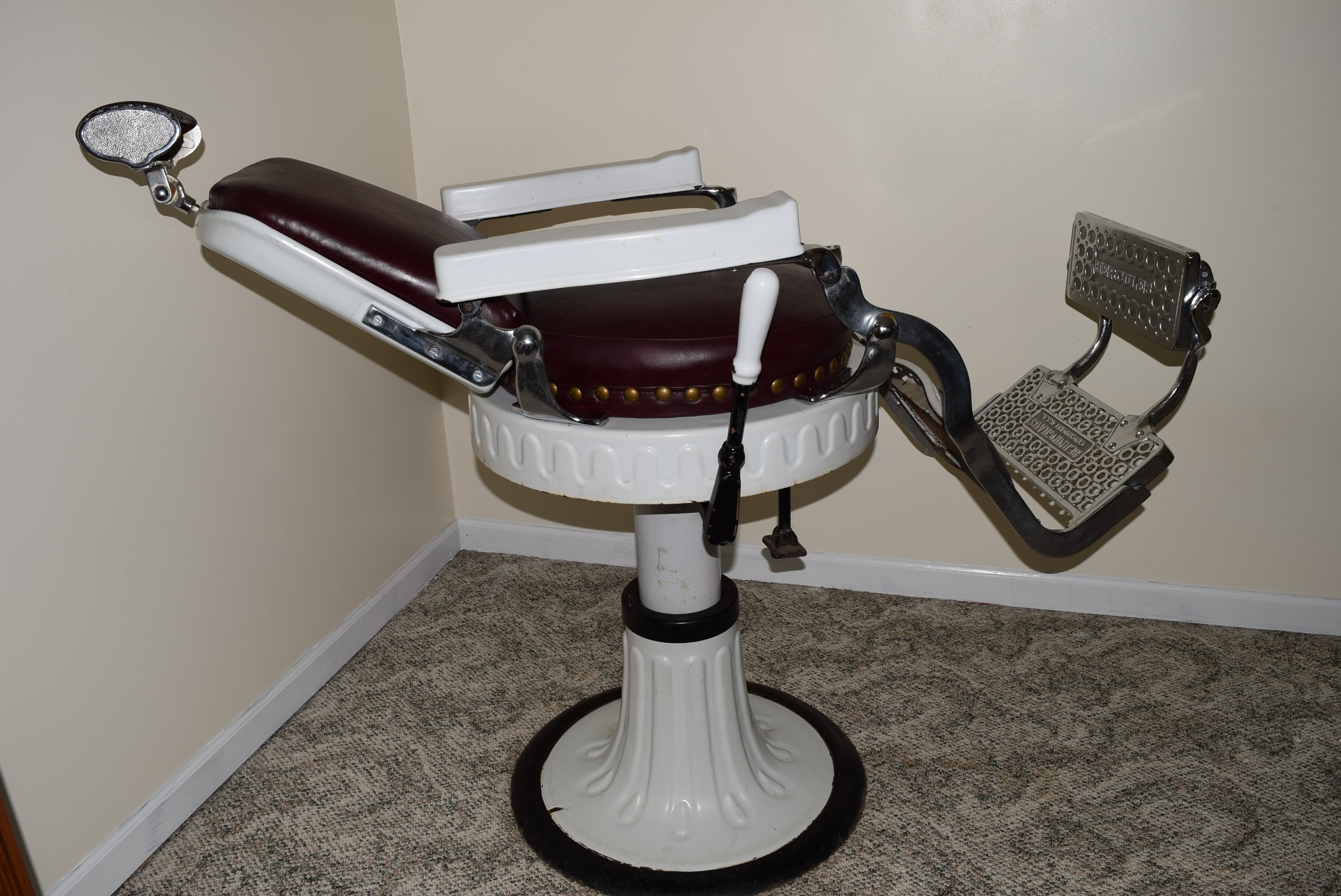 Antique Eugene Berninghaus "Hercules"  Barber Chair