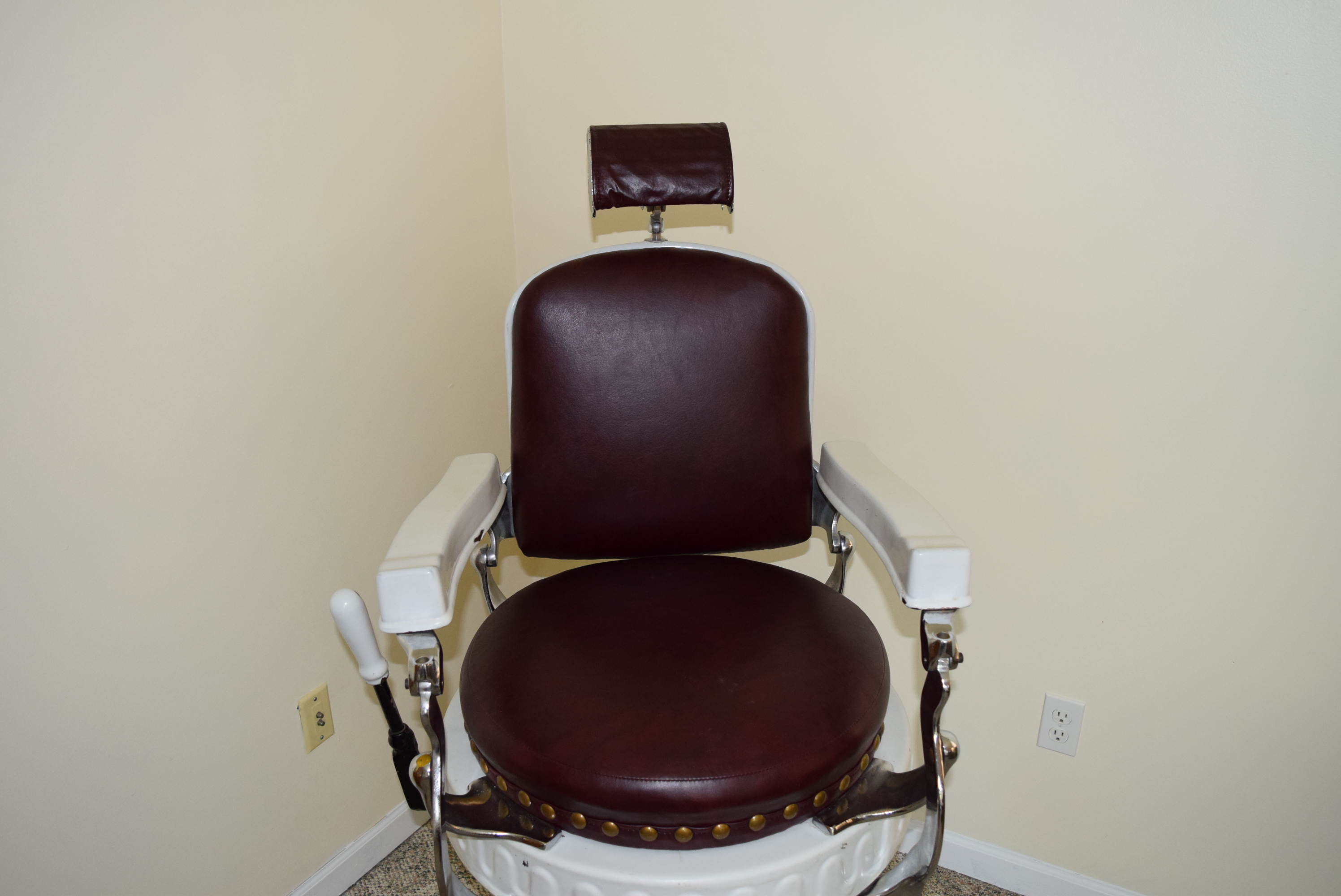 Antique Eugene Berninghaus "Hercules"  Barber Chair