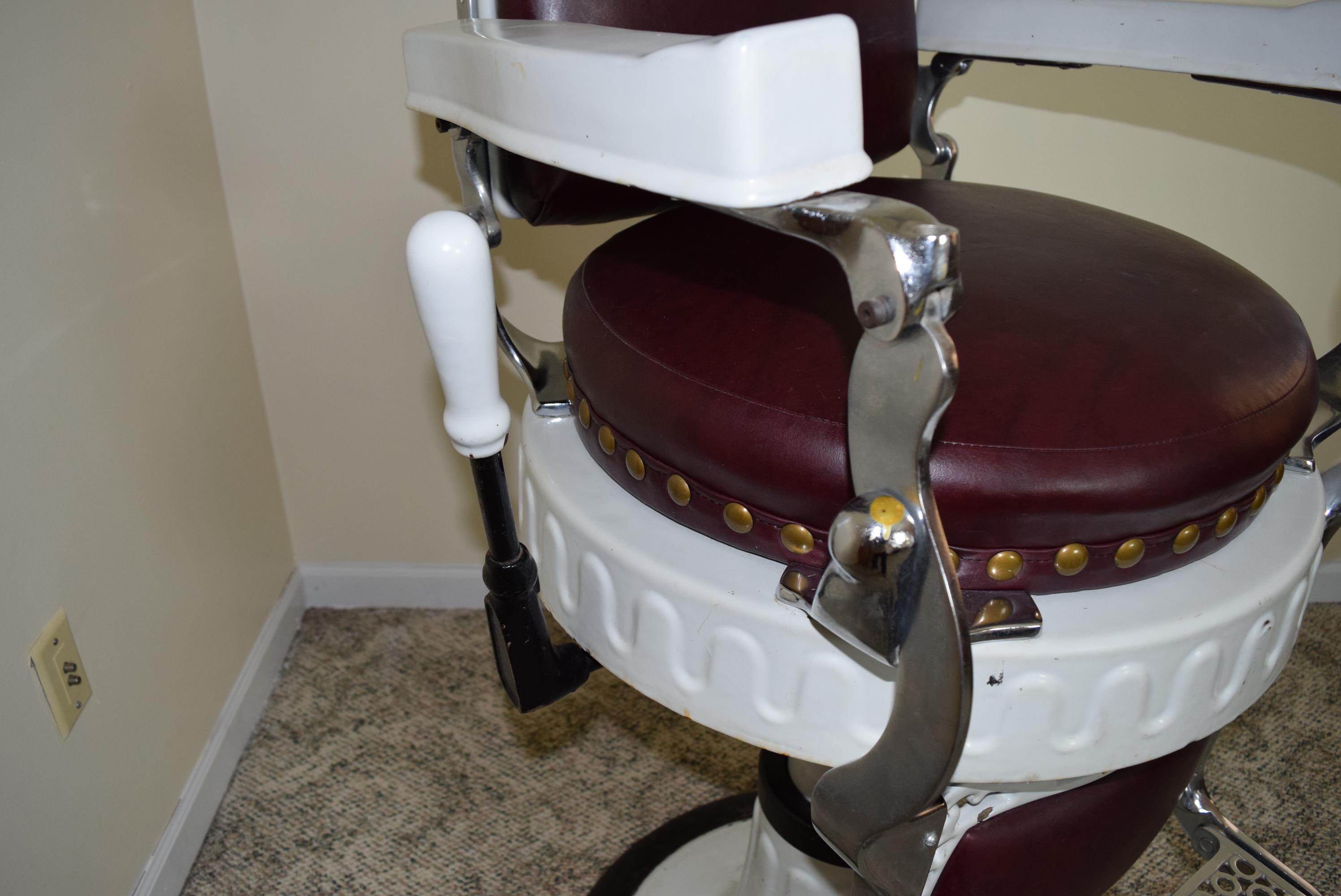 Antique Eugene Berninghaus "Hercules"  Barber Chair