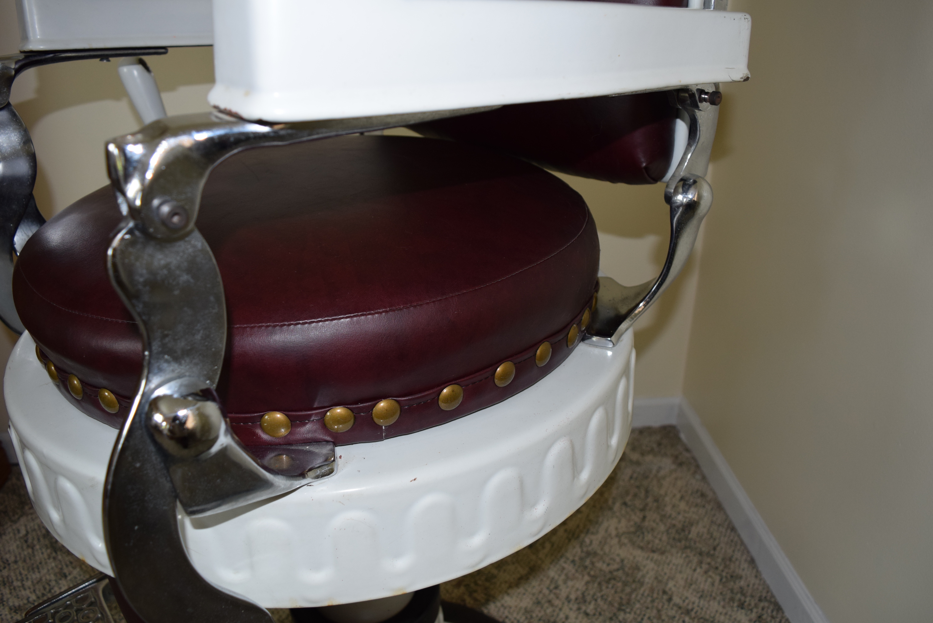 Antique Eugene Berninghaus "Hercules"  Barber Chair