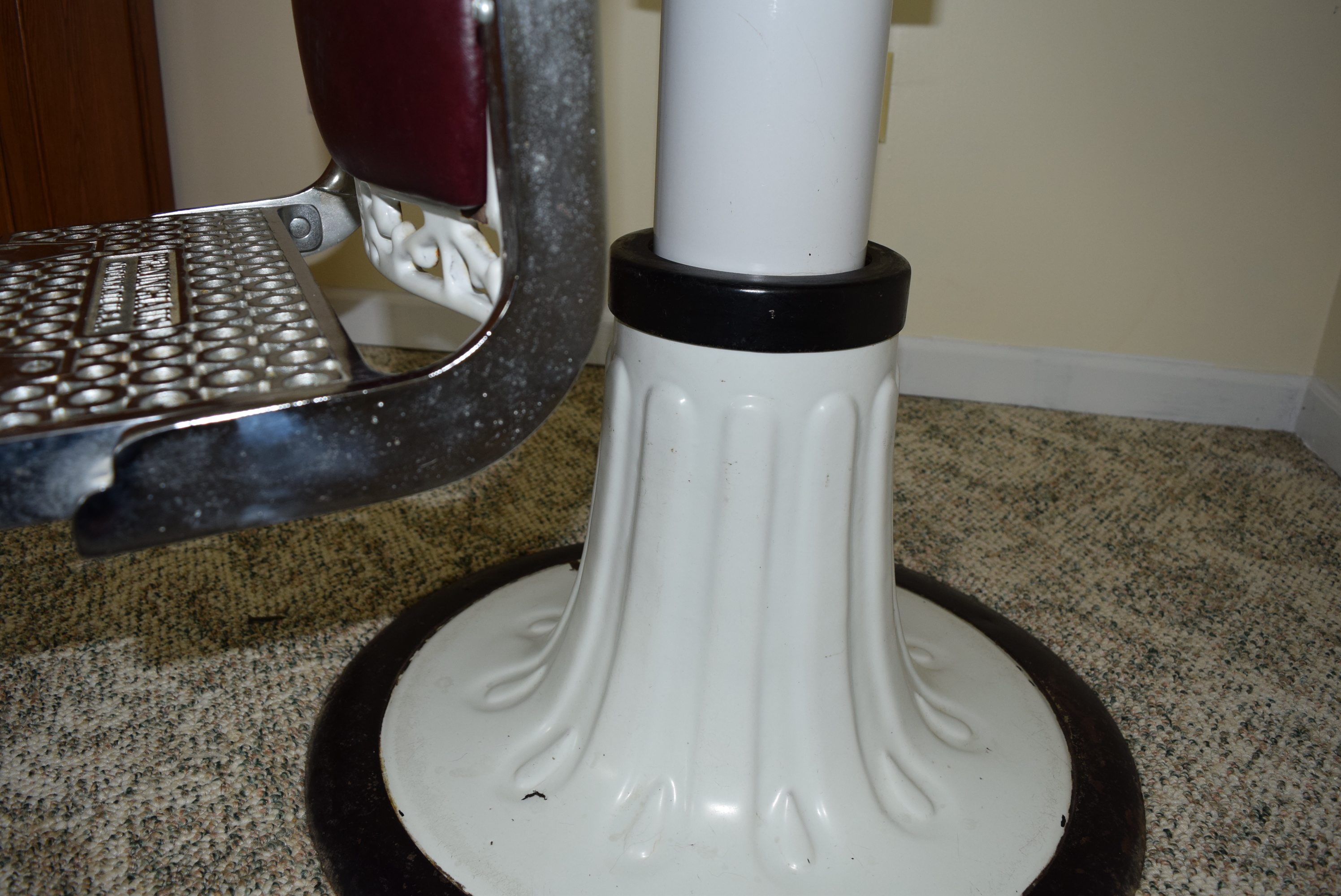 Antique Eugene Berninghaus "Hercules"  Barber Chair