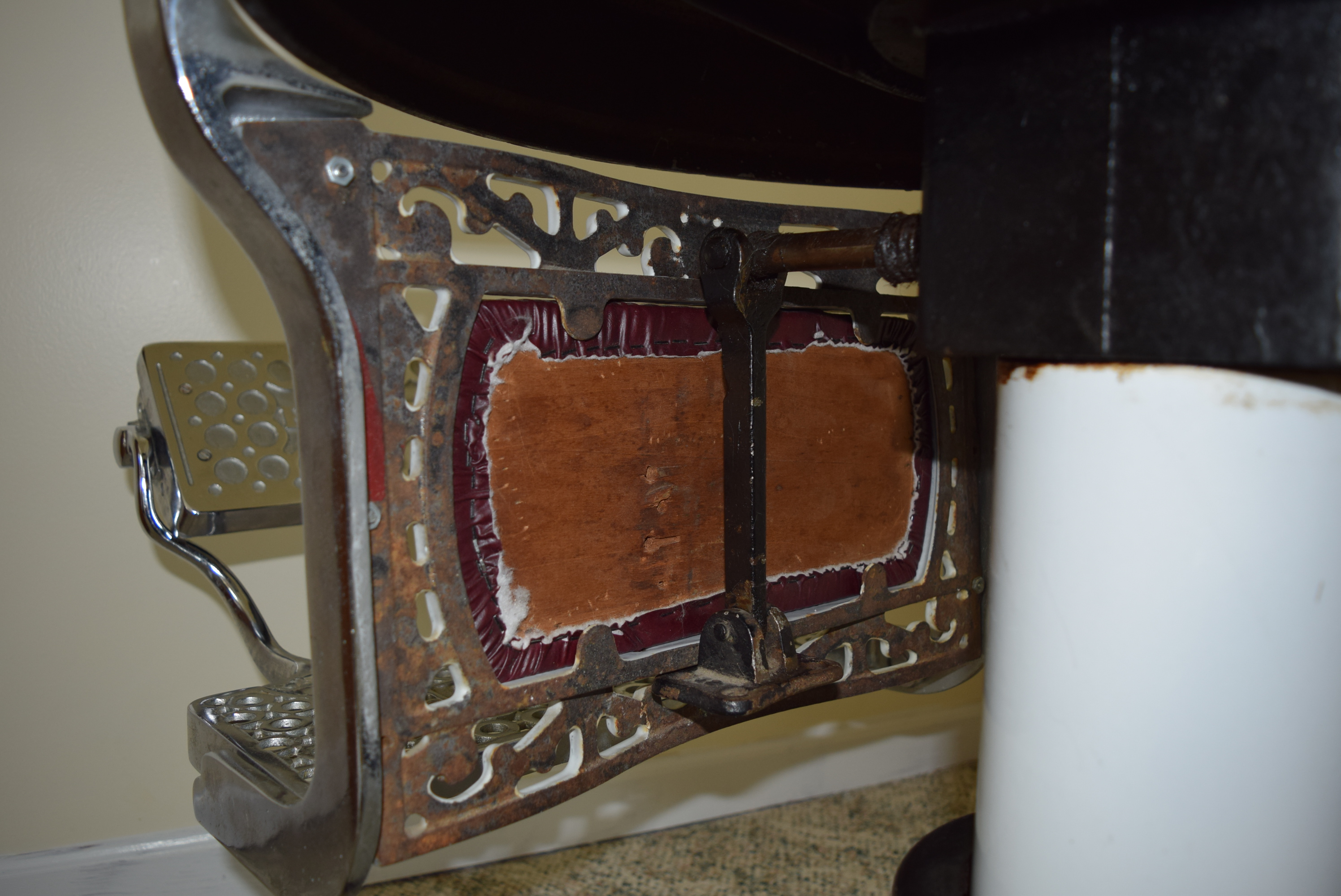 Antique Eugene Berninghaus "Hercules"  Barber Chair