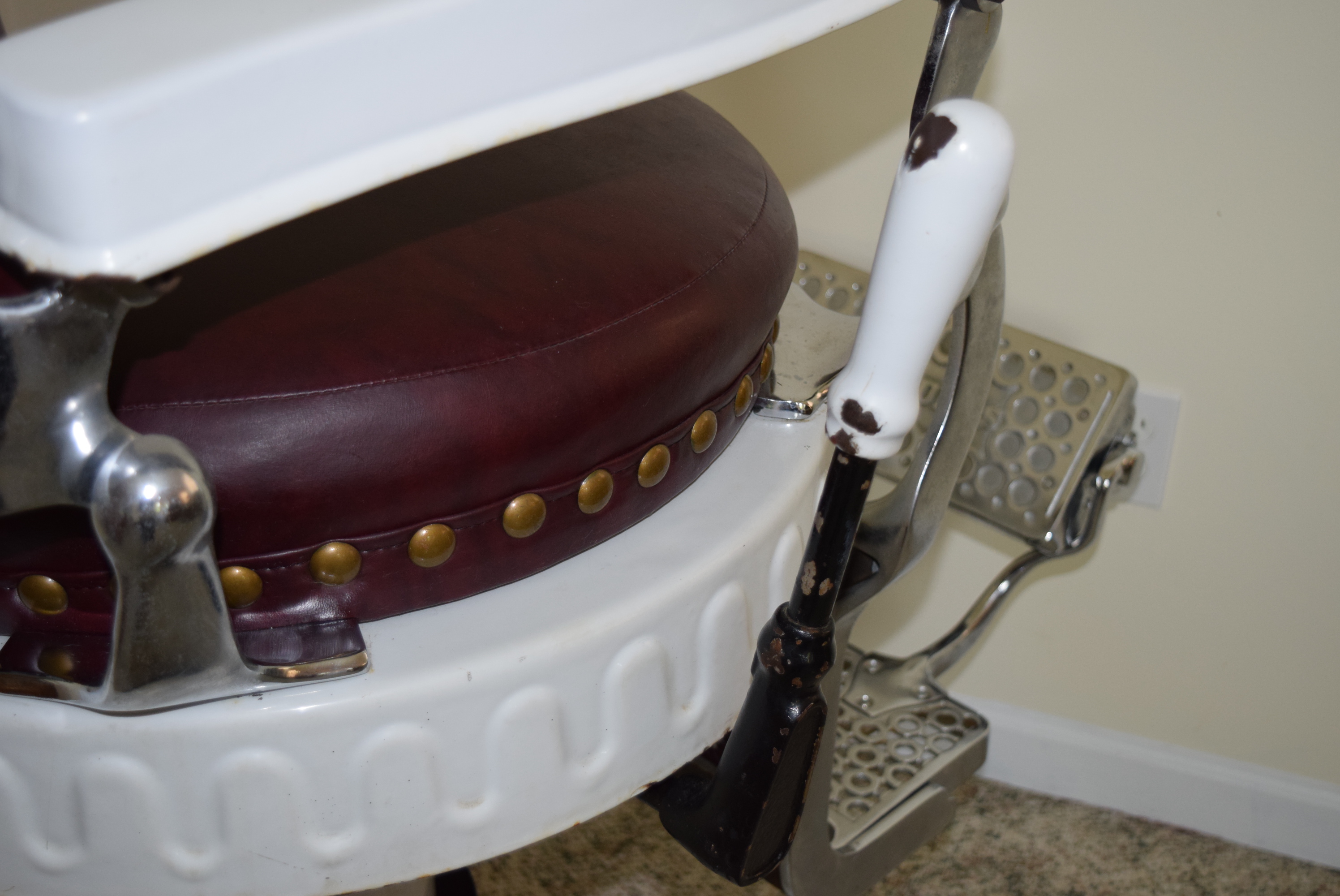 Antique Eugene Berninghaus "Hercules"  Barber Chair