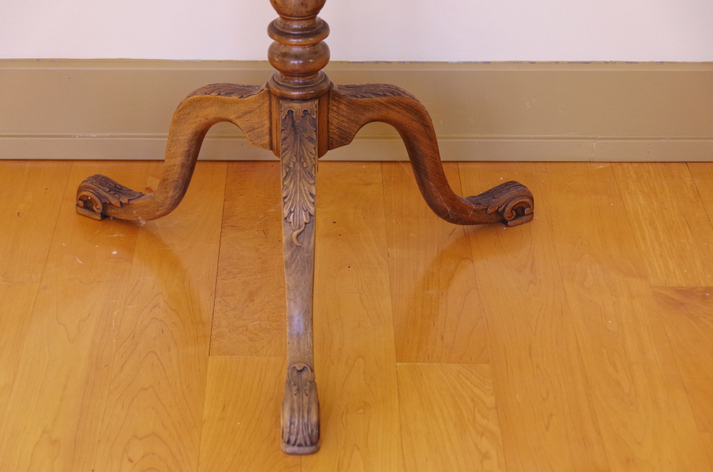 Duncan Phyfe-style Pie Crust Table