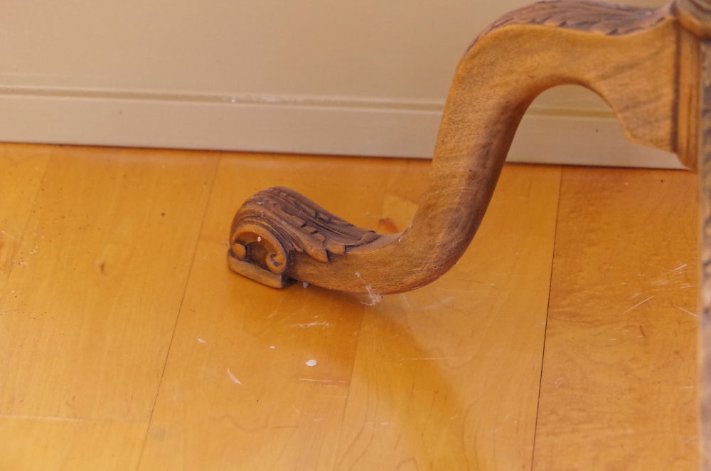 Duncan Phyfe-style Pie Crust Table