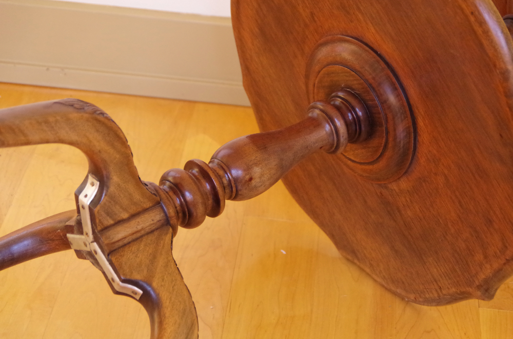 Duncan Phyfe-style Pie Crust Table