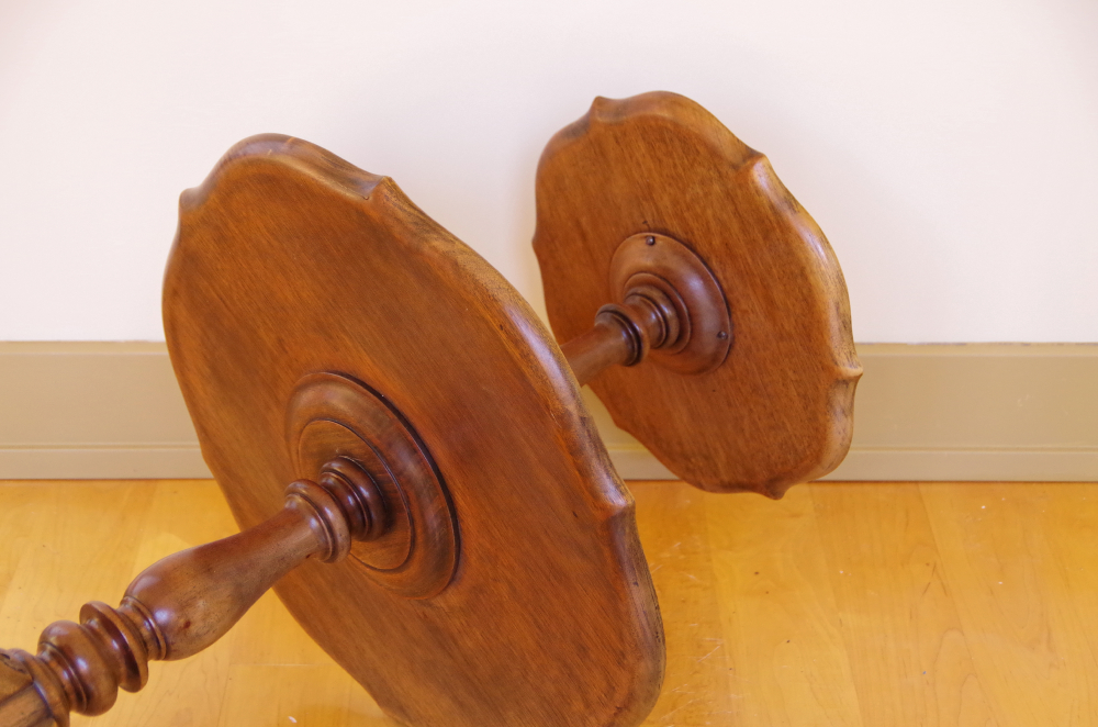 Duncan Phyfe-style Pie Crust Table