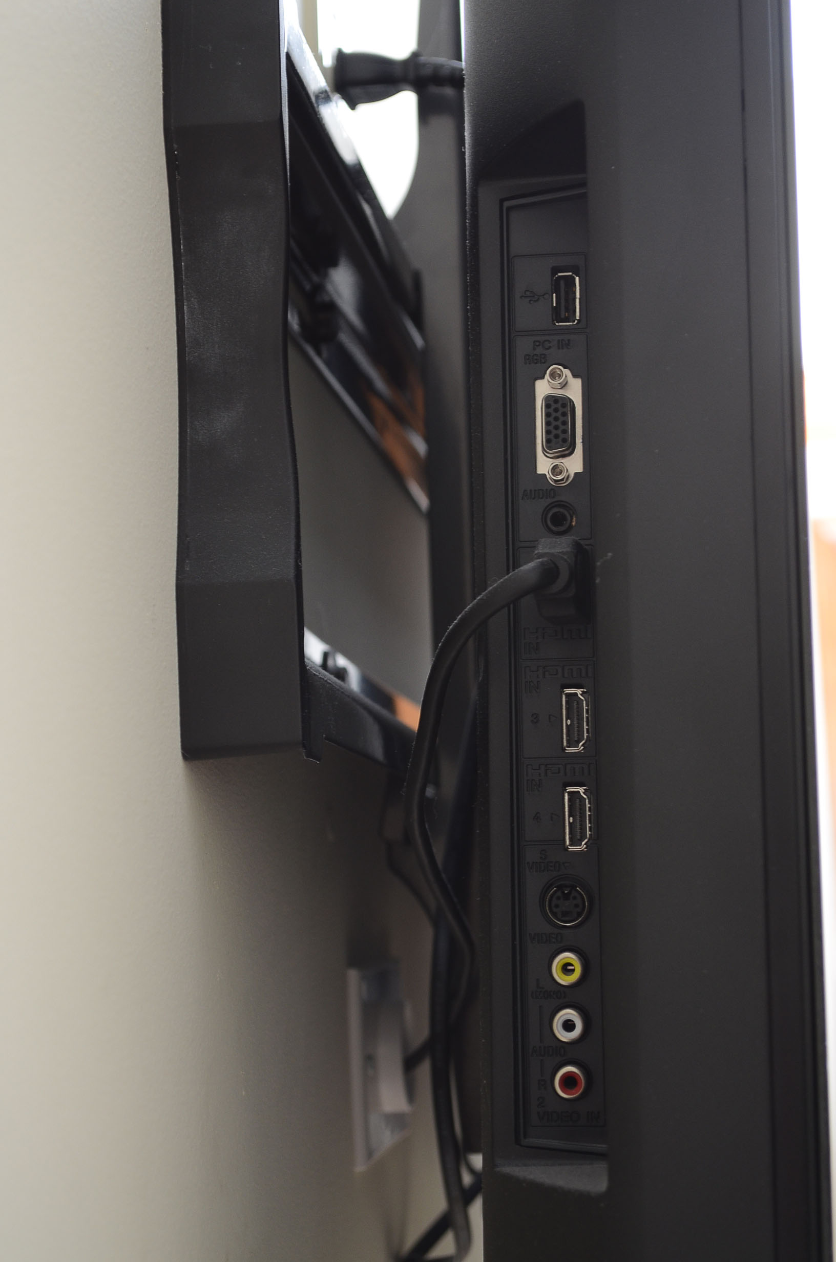 Sony Bravia 40" Flat Screen Television - KDL-40V5100