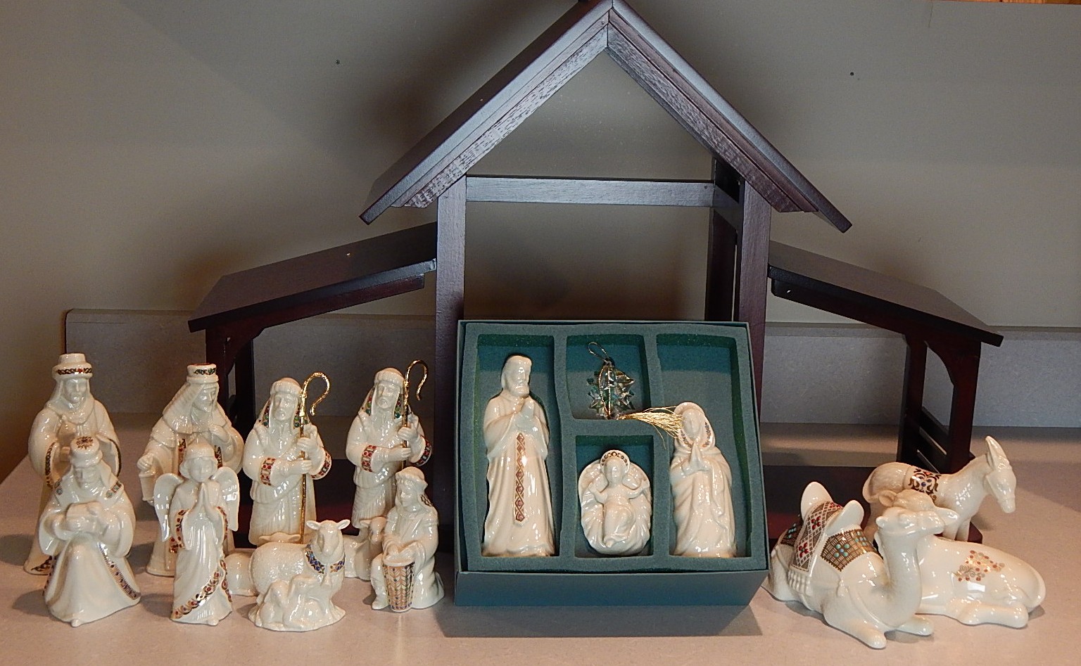 Lenox China Jewels Collection Nativity Set and Wood Creche