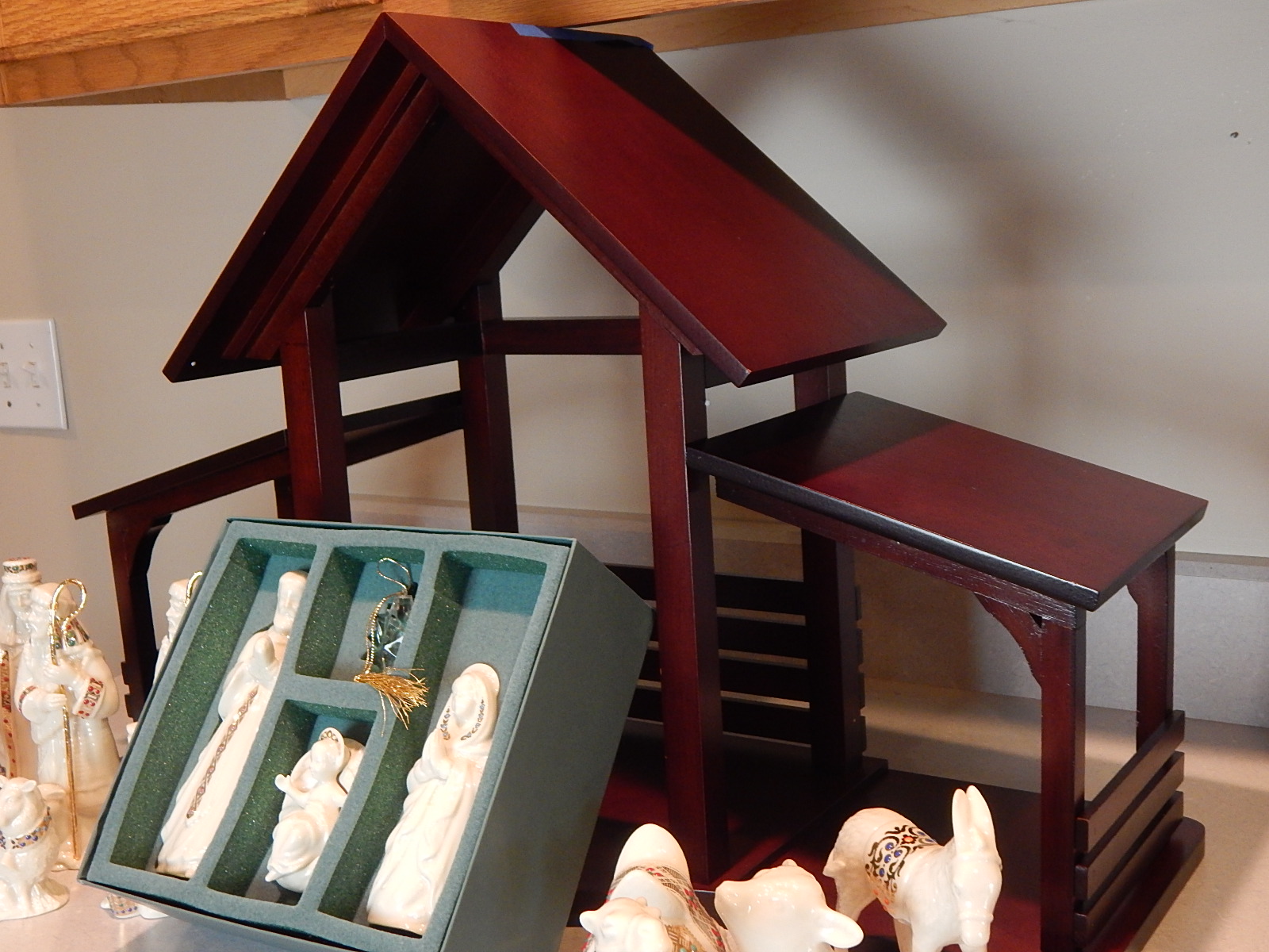 Lenox China Jewels Collection Nativity Set and Wood Creche